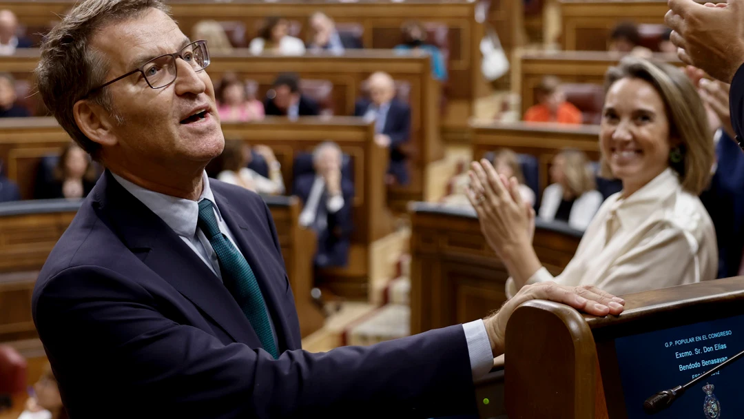 Feijóo recibe el aplauso de sus diputados tras su intervención en el Congreso Feijóo recibe el aplauso de sus diputados tras su intervención en el Congreso/ EFE/ Sergio Pérez