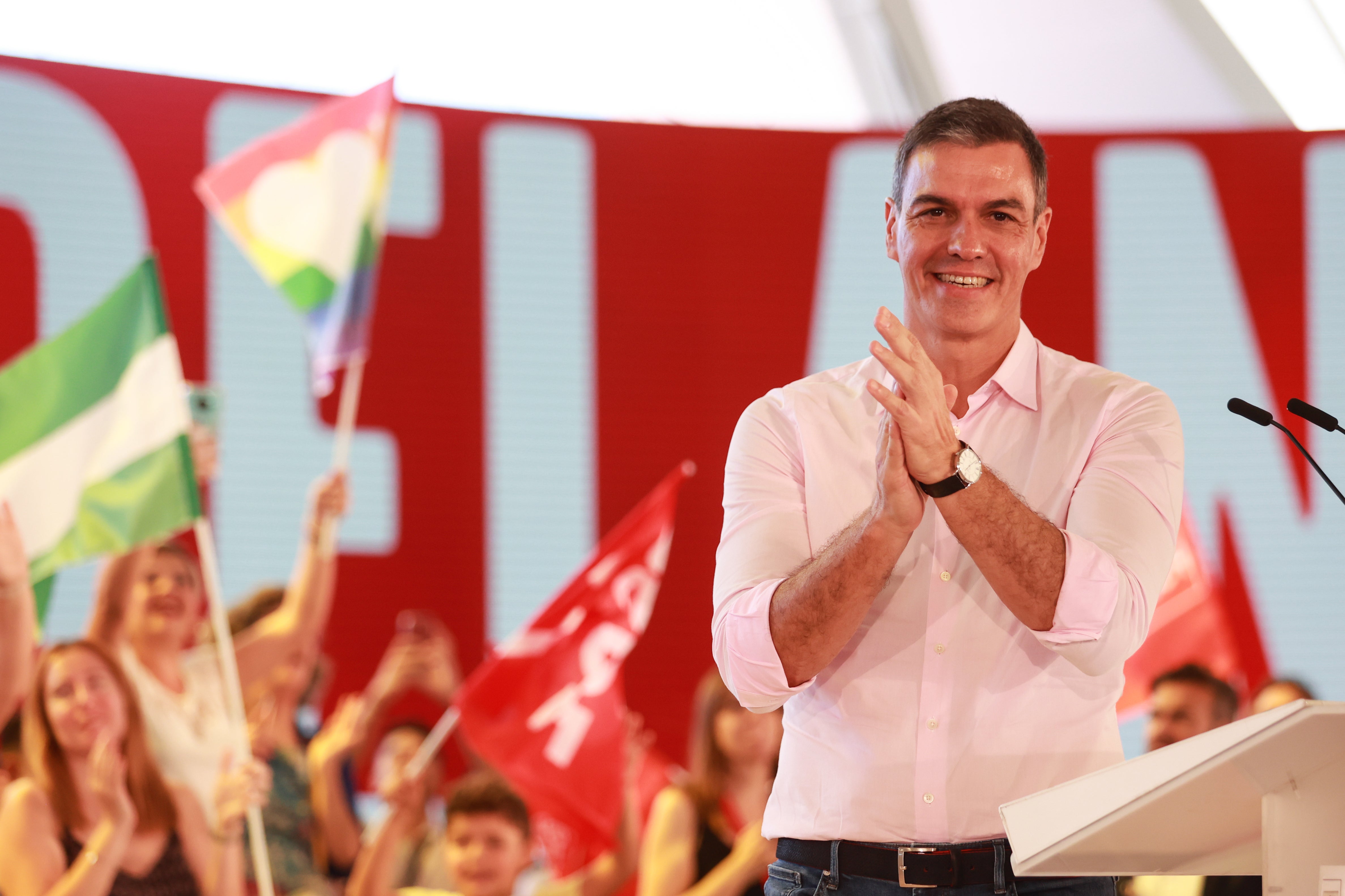 Pedro Sánchez anuncia que subirá el salario mínimo en su primer mitin tras la investidura fallida de Feijóo Pedro Sánchez anuncia que subirá el salario mínimo en su primer mitin tras la investidura fallida de Feijóo