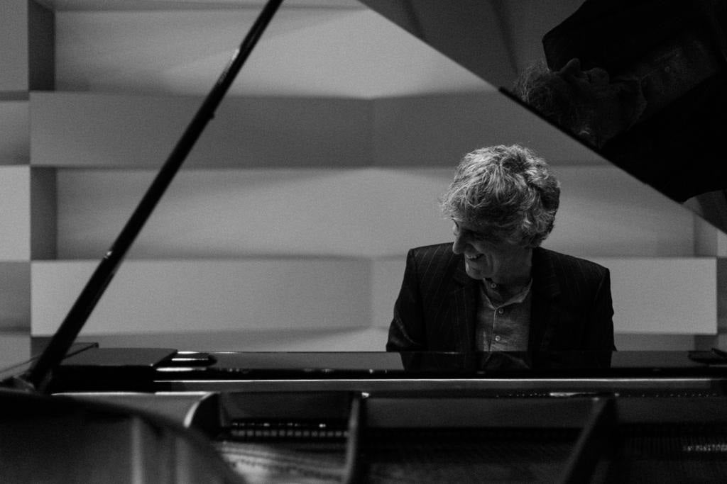 Mikel Erentxun: "Después de 40 años y 27 discos todavía encuentro nuevas formas para salir de la zona de confort" Mikel Erentxun: "Después de 40 años y 27 discos todavía encuentro nuevas formas para salir de la zona de confort"