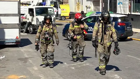Los bomberos han estado todo el día trabajando, sin descanso, en la tragedia de las discotecas de Murcia Los bomberos han estado todo el día trabajando, sin descanso, en la tragedia de las discotecas de Murcia