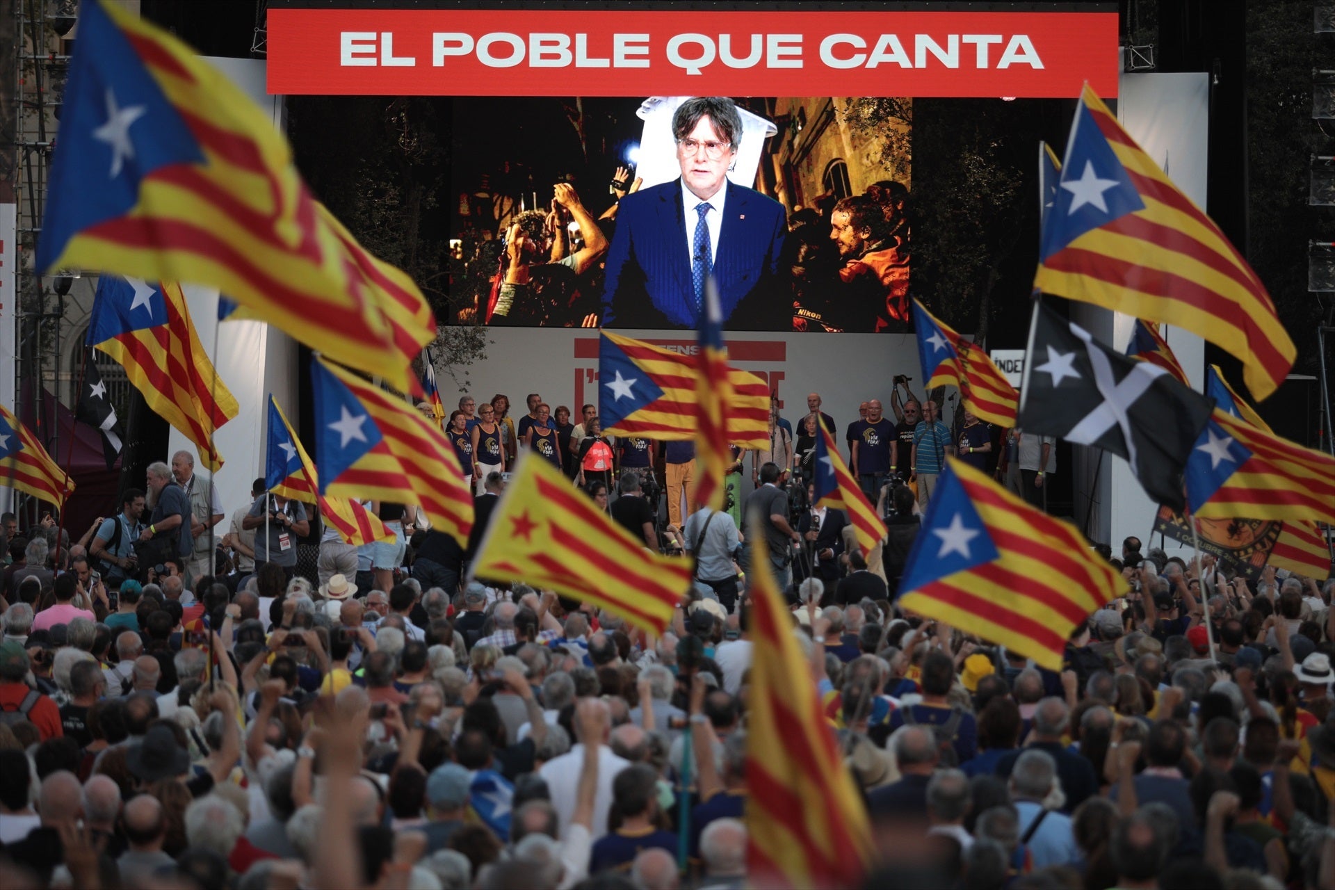 Puigdemont, aclamado en su intervención en el aniversario del 1-O Puigdemont, aclamado en su intervención en el aniversario del 1-O
