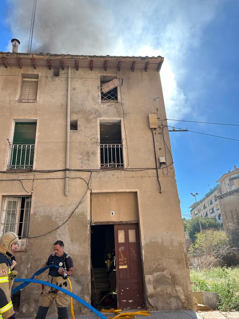 El Ayuntamiento de Huesca derribará el edificio incendiado por okupas El Ayuntamiento de Huesca derribará el edificio incendiado por okupas
