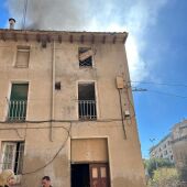 El Ayuntamiento derribará el edificio incendiado por okupas
