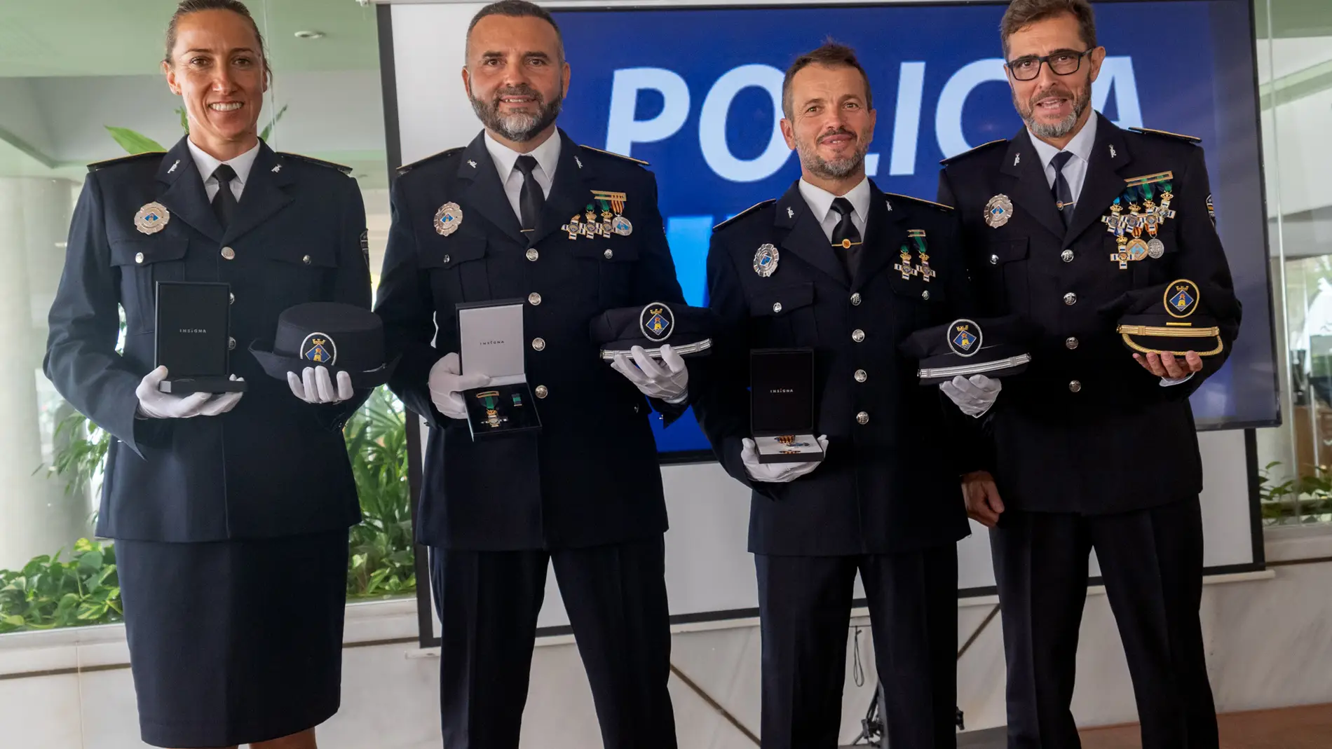 Formentera otorga la Cruz al Mérito Policial con Distintivo Verde a sus agentes de la Policía Local Marcos Roig Ferrer y Pilar Daviu