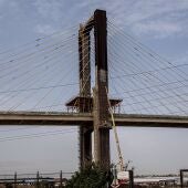 Corte nocturno de tráfico en el puente del Centenario este martes por las obras de los tirantes