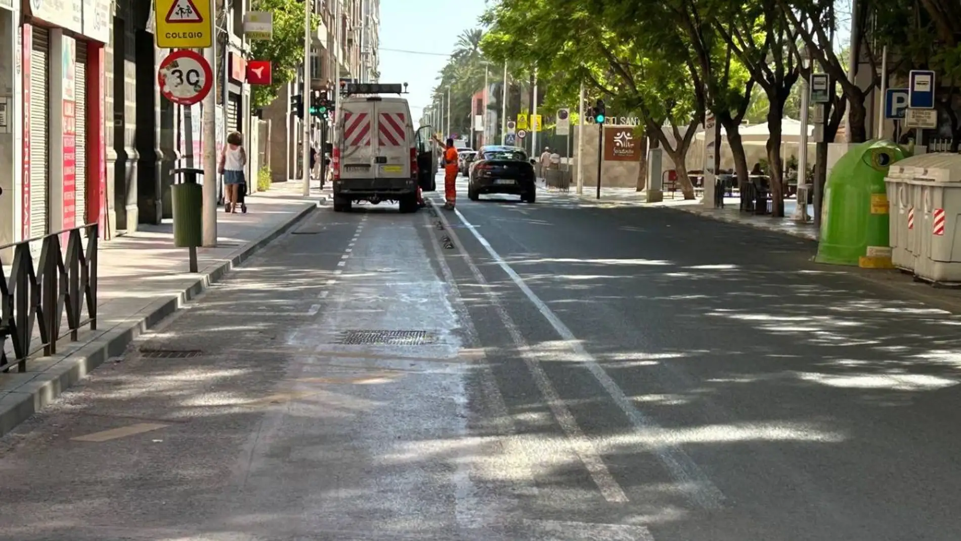 Imagen de archivo de la eliminación del carril bici de la calle Juan Carlos I de Elche.