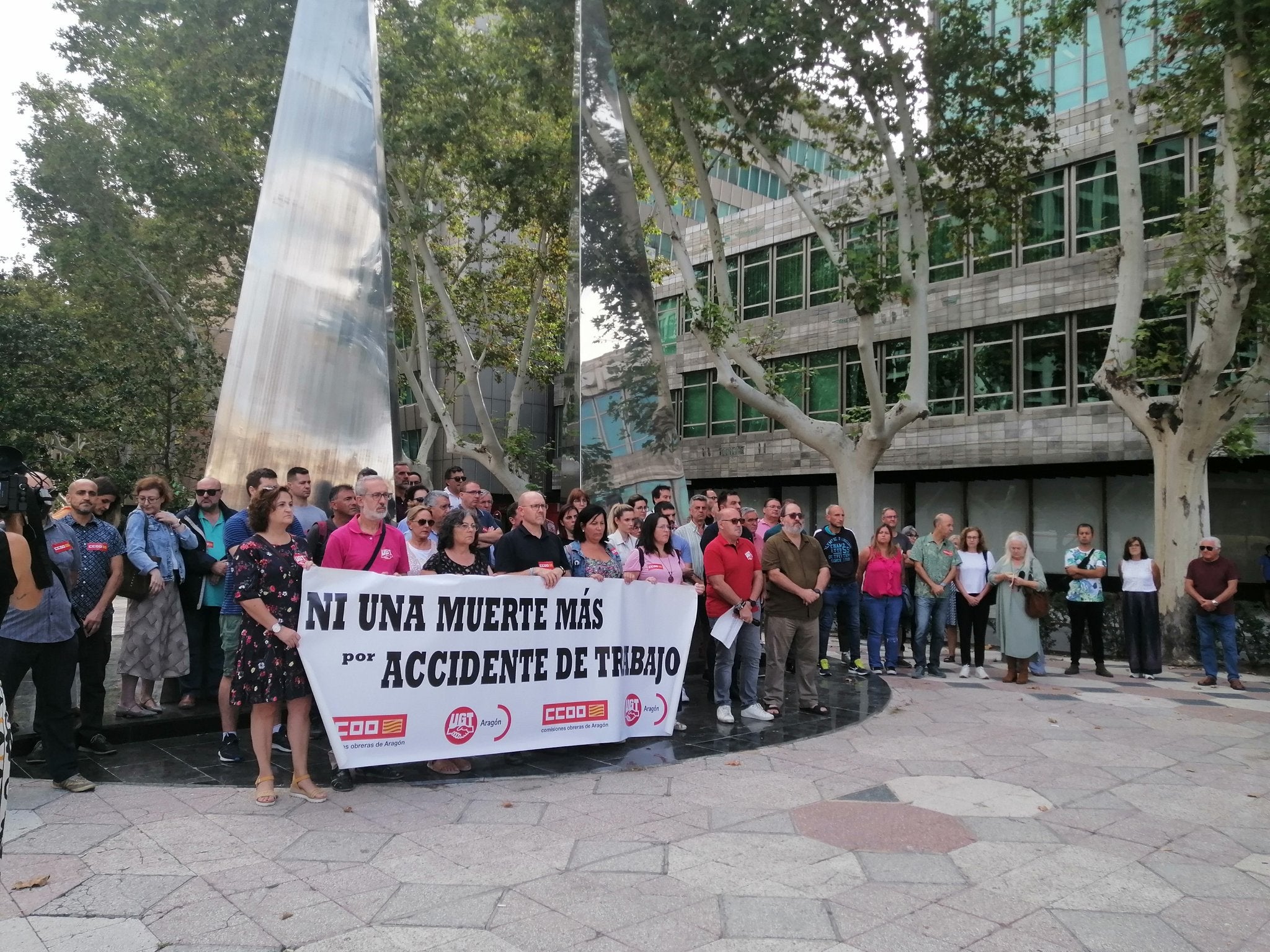 Los sindicatos se concentran contra la siniestralidad laboral en Aragón Los sindicatos se concentran contra la siniestralidad laboral en Aragón