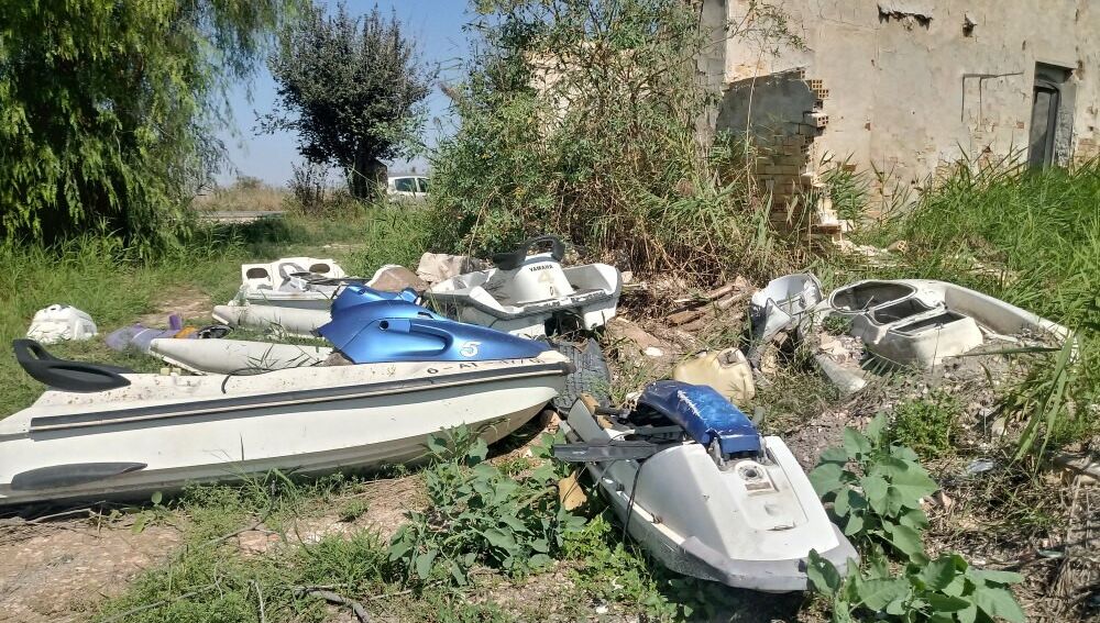 Motos acuáticas en el parque natural de El Hondo de Elche. 