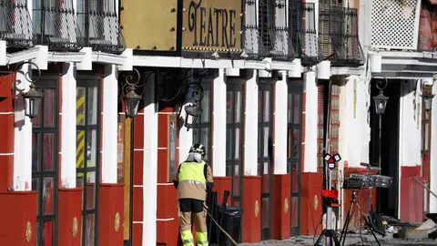 Bomberos de Murcia trabajan frente al Teatre, en la zona de ocio de Las Atalayas Bomberos de Murcia trabajan frente al Teatre, en la zona de ocio de Las Atalayas/ Edu Botella / Europa Press
