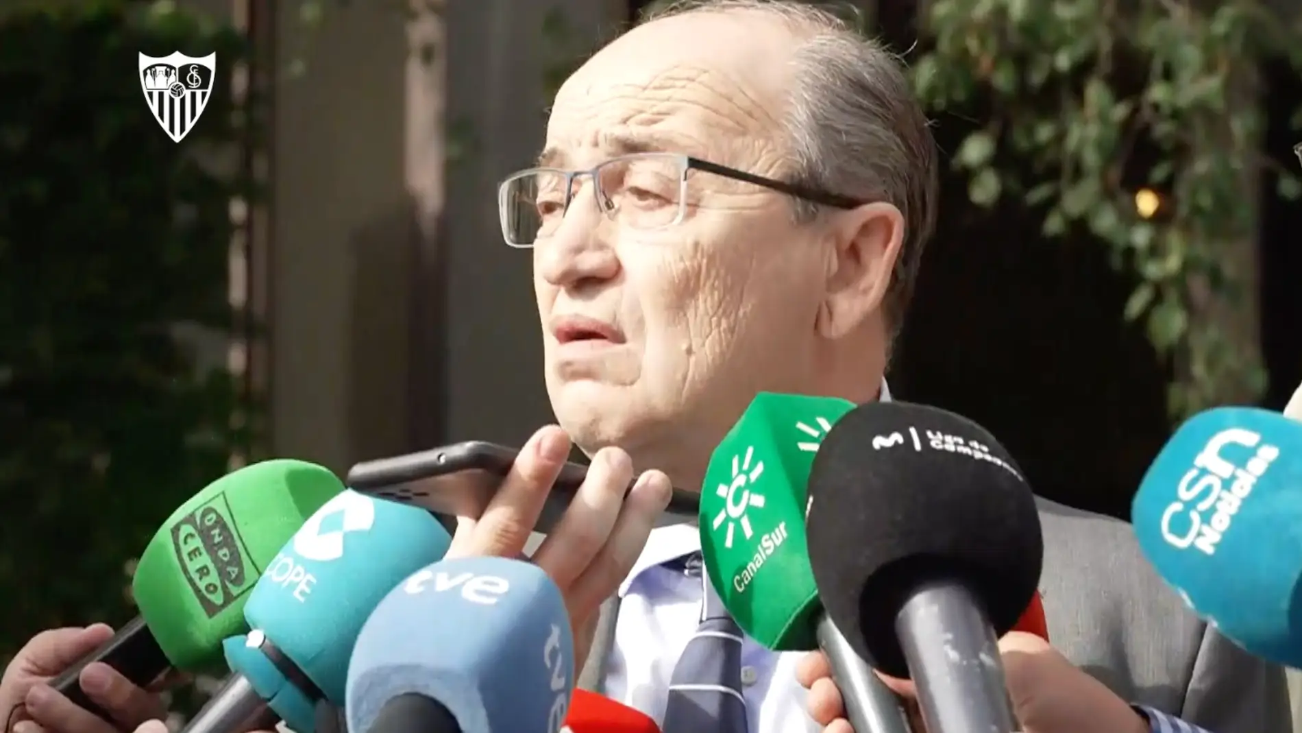 El presidente del Sevilla, José Castro, comparece ante los medios.