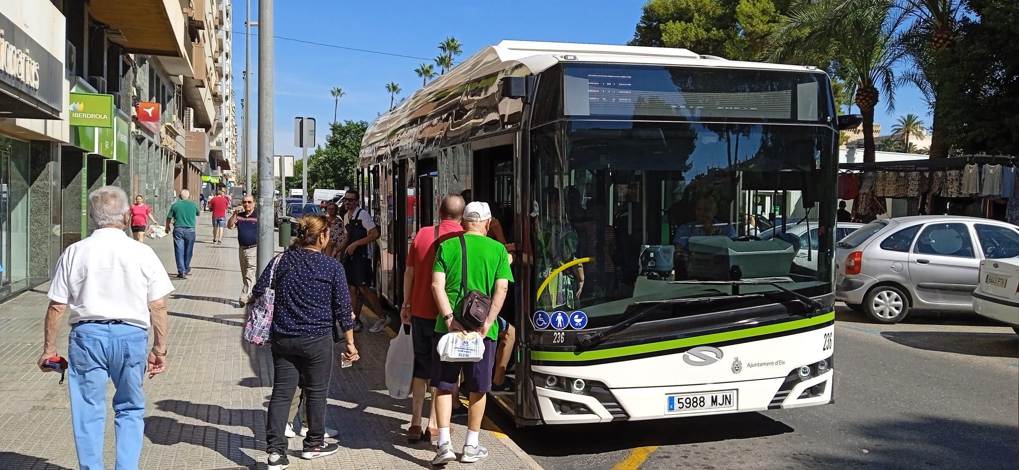 La bonificación de los bonos del autobús de Elche se extiende hasta finales de año La bonificación de los bonos del autobús de Elche se extiende hasta finales de año
