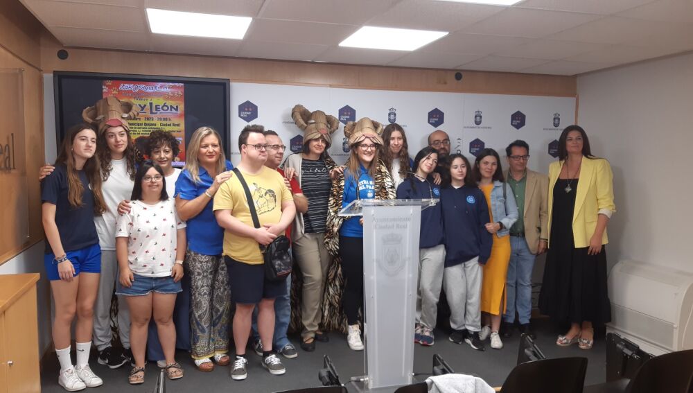 Foto de familia del musical "El Rey León"