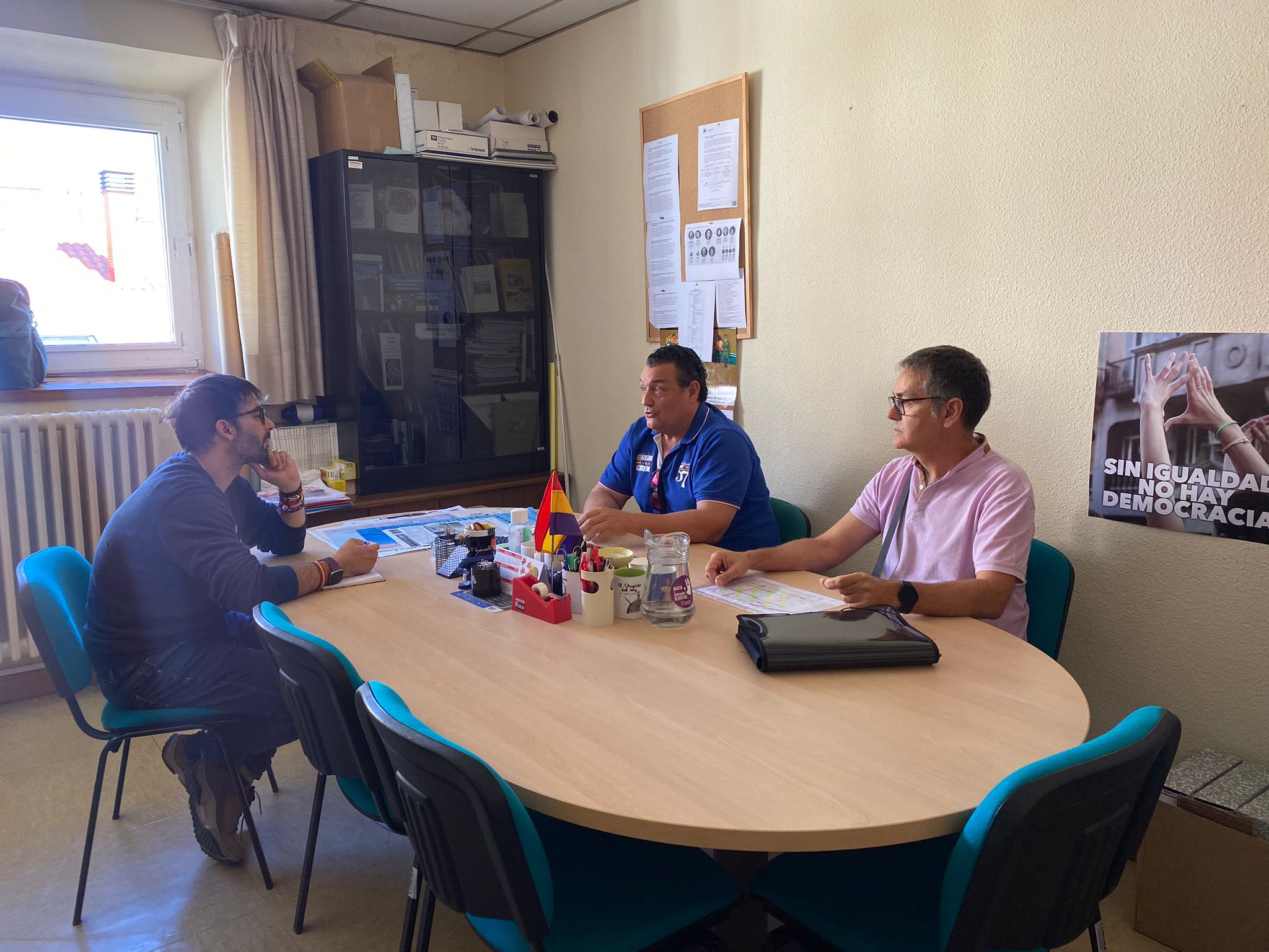 IU-Podemos se reúne con los trabajadores del servicio de autobuses de Palencia de cara a la finalización del contrato de servicio IU-Podemos se reúne con los trabajadores del servicio de autobuses de Palencia de cara a la finalización del contrato de servicio