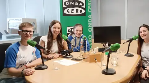 El primer equipo femenino del Club Patín Alcalá Hockey arranca a la temporada con el objetivo de alcanzar la máxima categoría del hockey sobre patines Jugadoras del primer equipo femenino del Club Patín Alcalá Hockey en Más de uno Alcalá