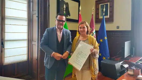 Diputación recibe parte del 'Canto a Castilla-La Mancha' de José Zárate Diputación recibe parte del 'Canto a Castilla-La Mancha' de José Zárate