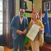 Diputación recibe parte del 'Canto a Castilla-La Mancha' de José Zárate Diputación recibe parte del 'Canto a Castilla-La Mancha' de José Zárate