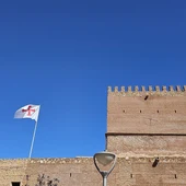 Izado de la bandera medieval Izado de la bandera medieval