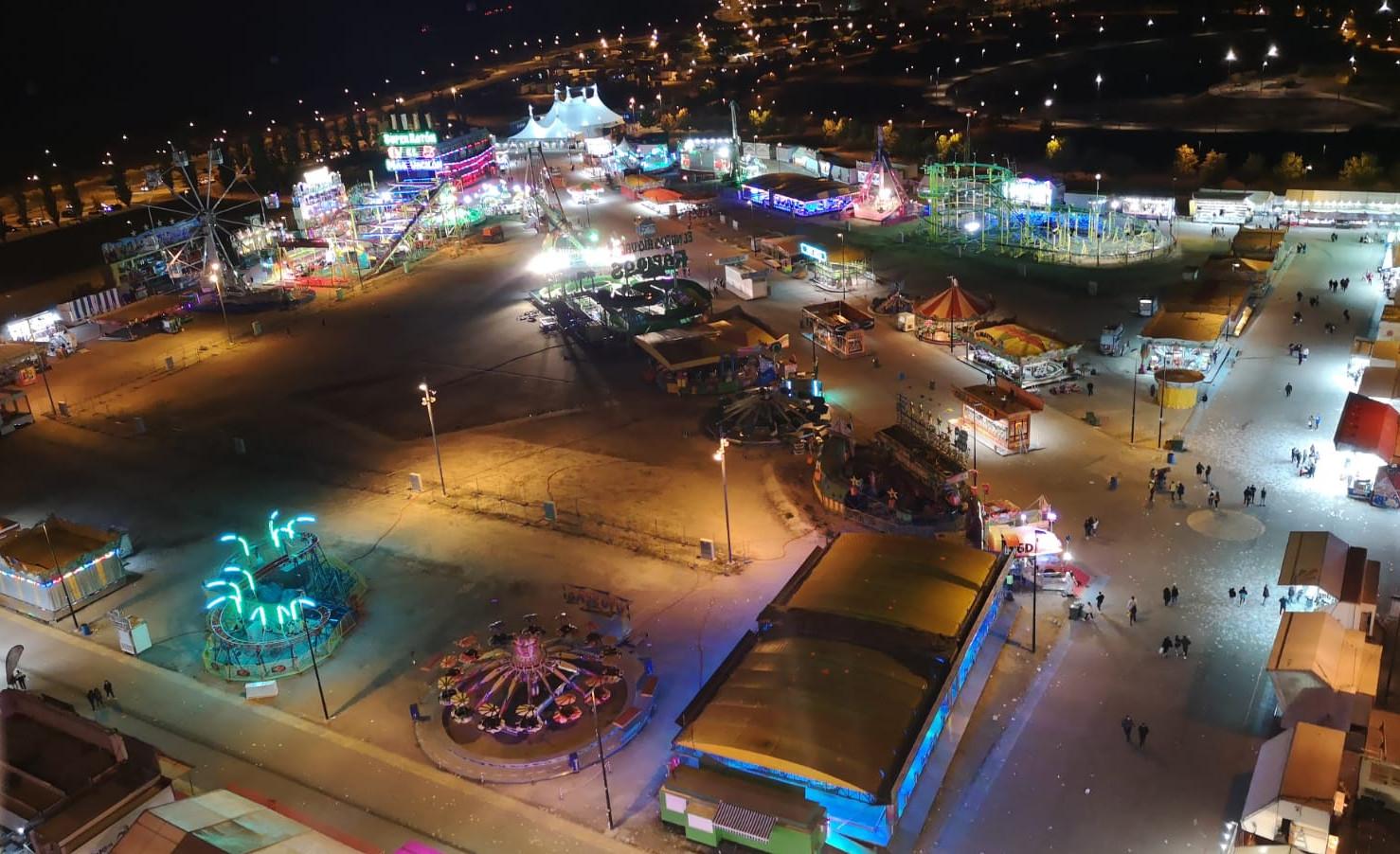 Los feriantes se preparan para el cierre de la temporada en Zaragoza Los feriantes se preparan para el cierre de la temporada en Zaragoza