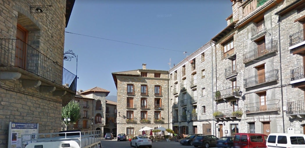 Un joven muere al ser acuchillado en un bar de Boltaña Un joven muere al ser acuchillado en un bar de Boltaña