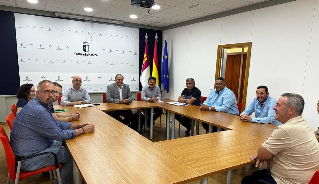 La Consejería de Agricultura y Ganadería estudiará cómo facilitar ayudas para reintroducción en las explotaciones afectadas por la tuberculosis caprina La Consejería de Agricultura y Ganadería estudiará cómo facilitar ayudas para reintroducción en las explotaciones afectadas por la tuberculosis caprina