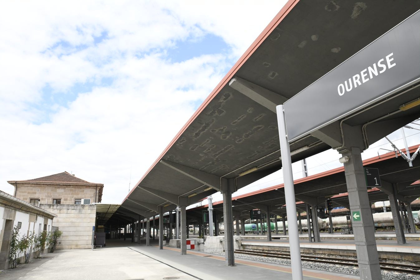 O Goberno autoriza investir 134,8 millóns de euros para remodelar e ampliar a estación de Ourense O Goberno autoriza investir 134,8 millóns de euros para remodelar e ampliar a estación de Ourense