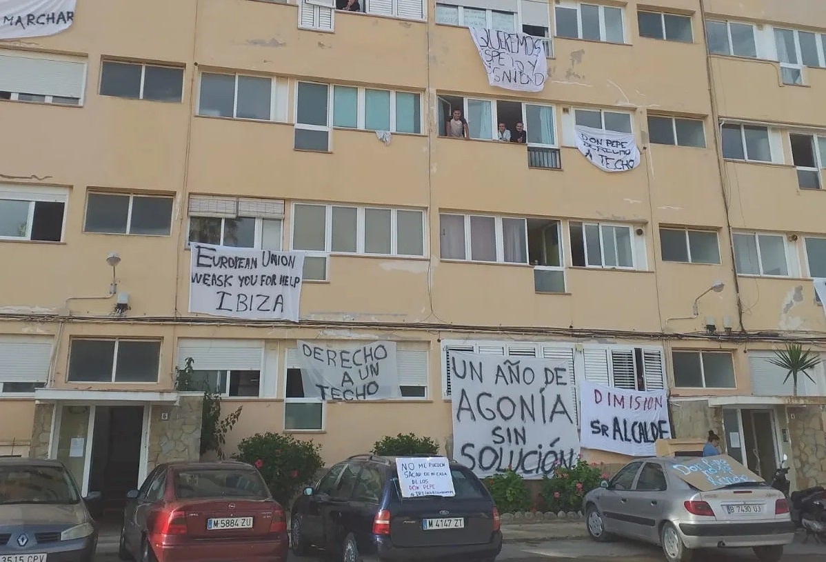 El Govern anuncia que construirá en Ibiza un edificio para las 50 familias de los Apartamentos Don Pepe que siguen en la calle El Govern anuncia que construirá en Ibiza un edificio para las 50 familias de los Apartamentos Don Pepe que siguen en la calle