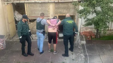 Detenido en Barruelo al quedarse dormido en una vivienda que intentaba robar .
