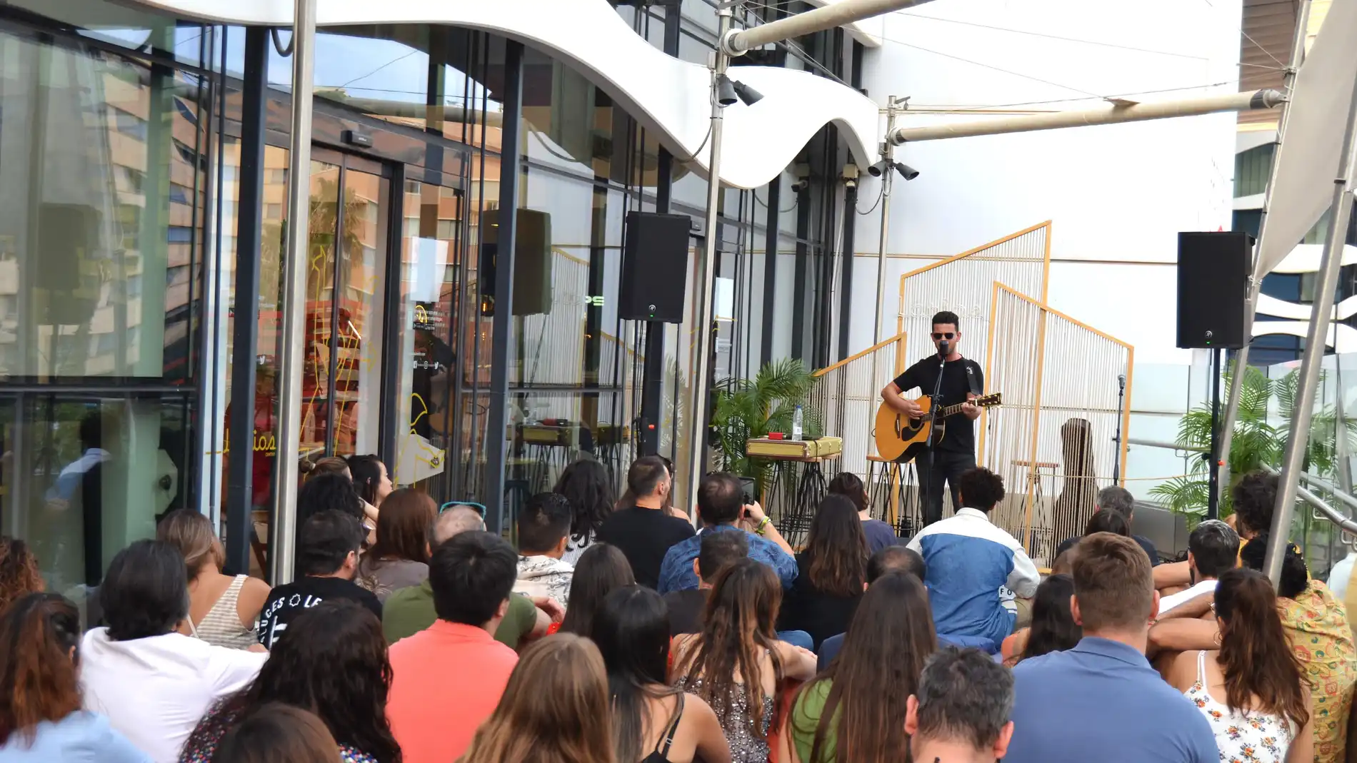 Vuelve ‘Momentos Sonoros’ la iniciativa musical de Larios Centro y Sofar Sounds Málaga