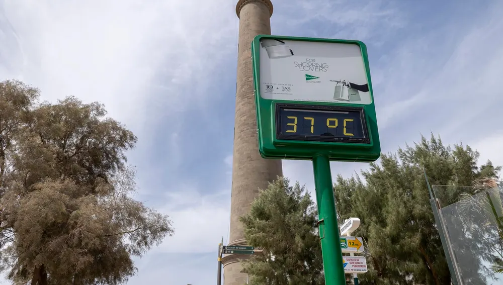 Un termómetro a 37 grados este miércoles junto al faro de la playa de Maspalomas (Gran Canaria) Un termómetro a 37 grados este miércoles junto al faro de la playa de Maspalomas (Gran Canaria)