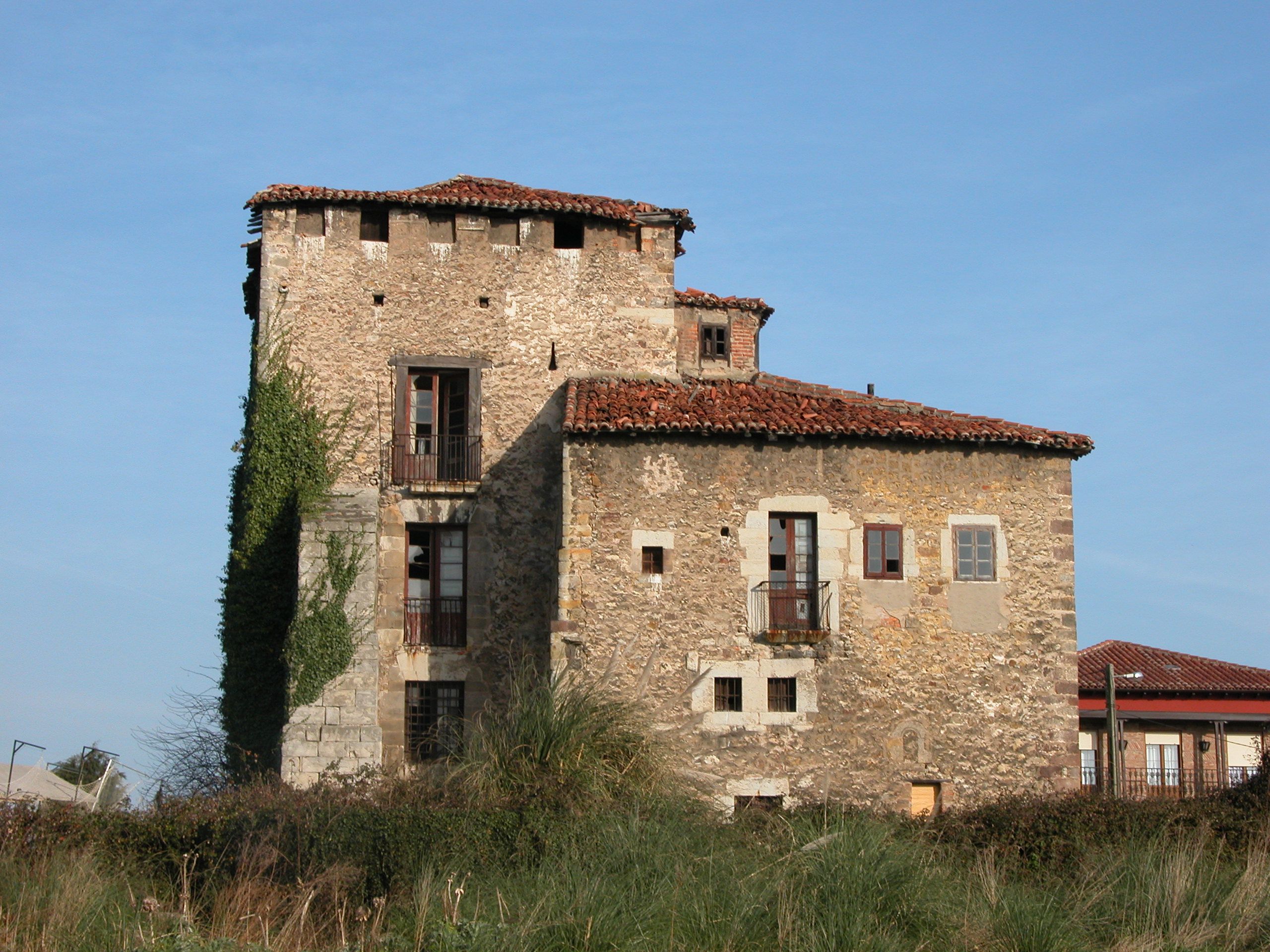 La Torre de los Calderón de la Barca en peligro La Torre de los Calderón de la Barca en peligro