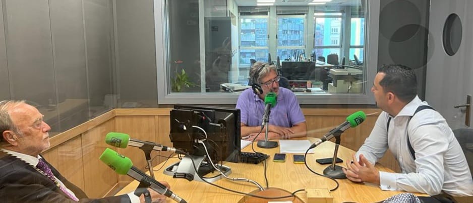 Entrevista al cardiólogo José Miguel Vegas Valle y el presidente de la Real Academia de Medicina de Asturias Julio Bobes Entrevista al cardiólogo José Miguel Vegas Valle y el presidente de la Real Academia de Medicina de Asturias Julio Bobes