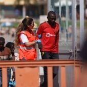 Llegada al puerto de Los Cristianos (Sur de Tenerife) de un cayuco con 120 personas localizado esta tarde de en el sur de Tenerife