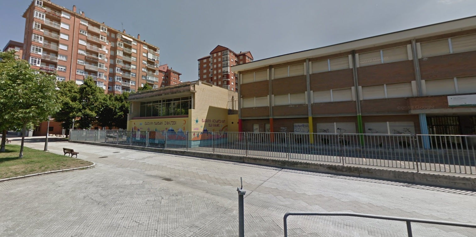 Cierra un comedor escolar al detectarse larvas provenientes de una paloma muerta Cierra un comedor escolar al detectarse larvas provenientes de una paloma muerta