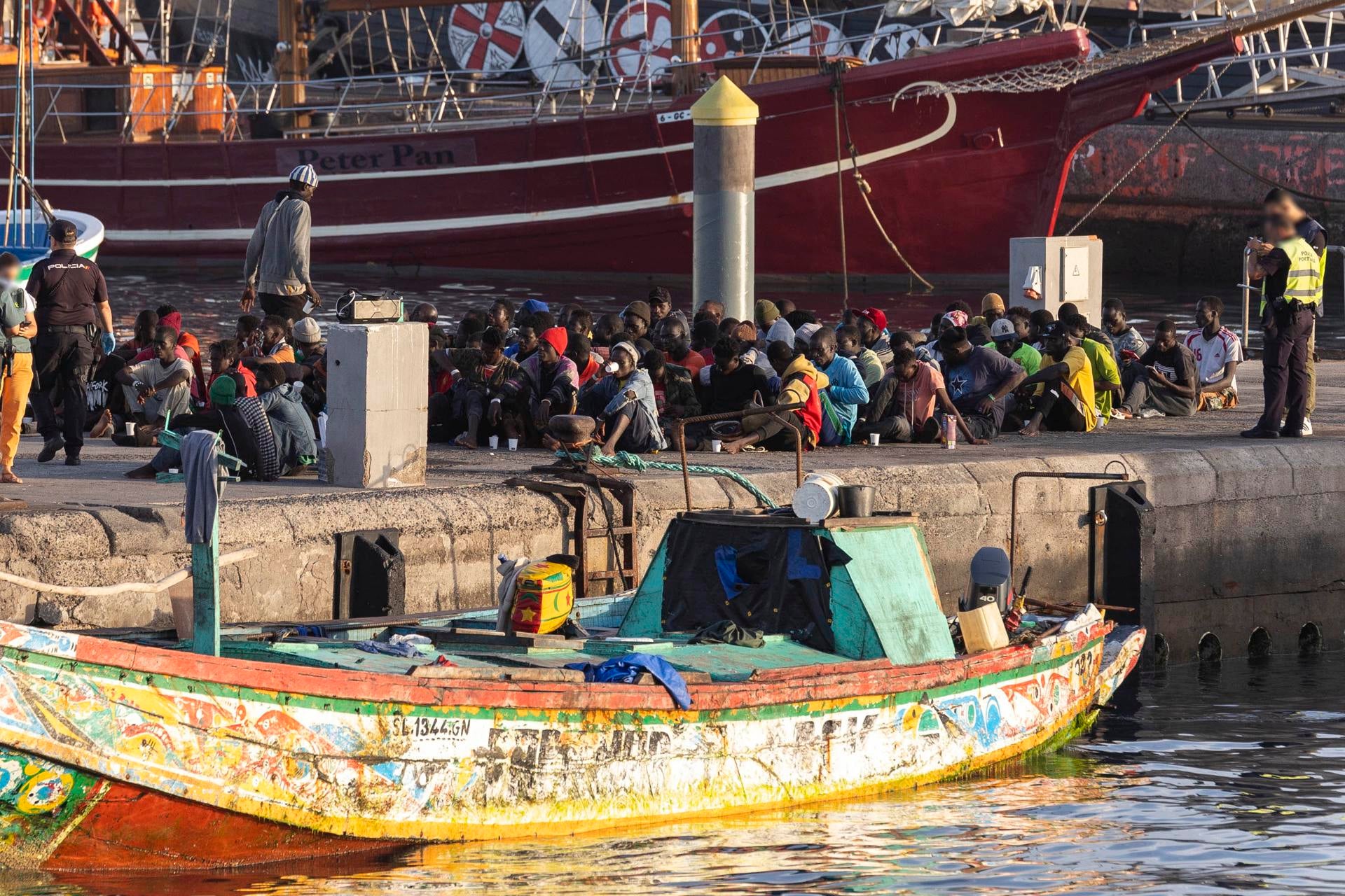 Llegan a Canarias más de 800 migrantes en un solo día Llegan a Canarias más de 800 migrantes en un solo día