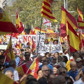 Miles de personas acuden a la manifestación contra la amnistía en Barcelona