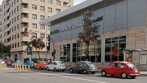 La caravana, a su paso por la estaci&oacute;n de trenes de la capital