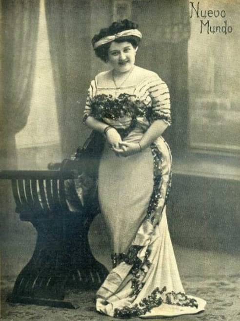 Hoy, desde Polop, descubrimos a la soprano Luisa Vela Hoy, desde Polop, descubrimos a la soprano Luisa Vela