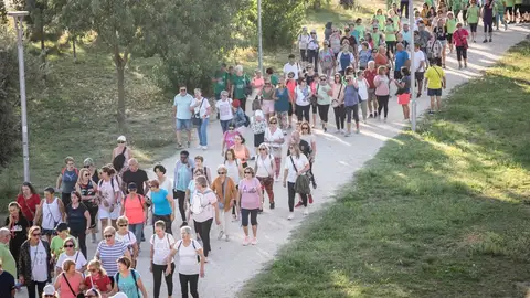 Unos 300 mayores participan en Mérida en un V Encuentro lúdico-saludable con un paseo por la isla, bailes y un desayuno Unos 300 mayores participan en Mérida en un V Encuentro lúdico-saludable con un paseo por la isla, bailes y un desayuno