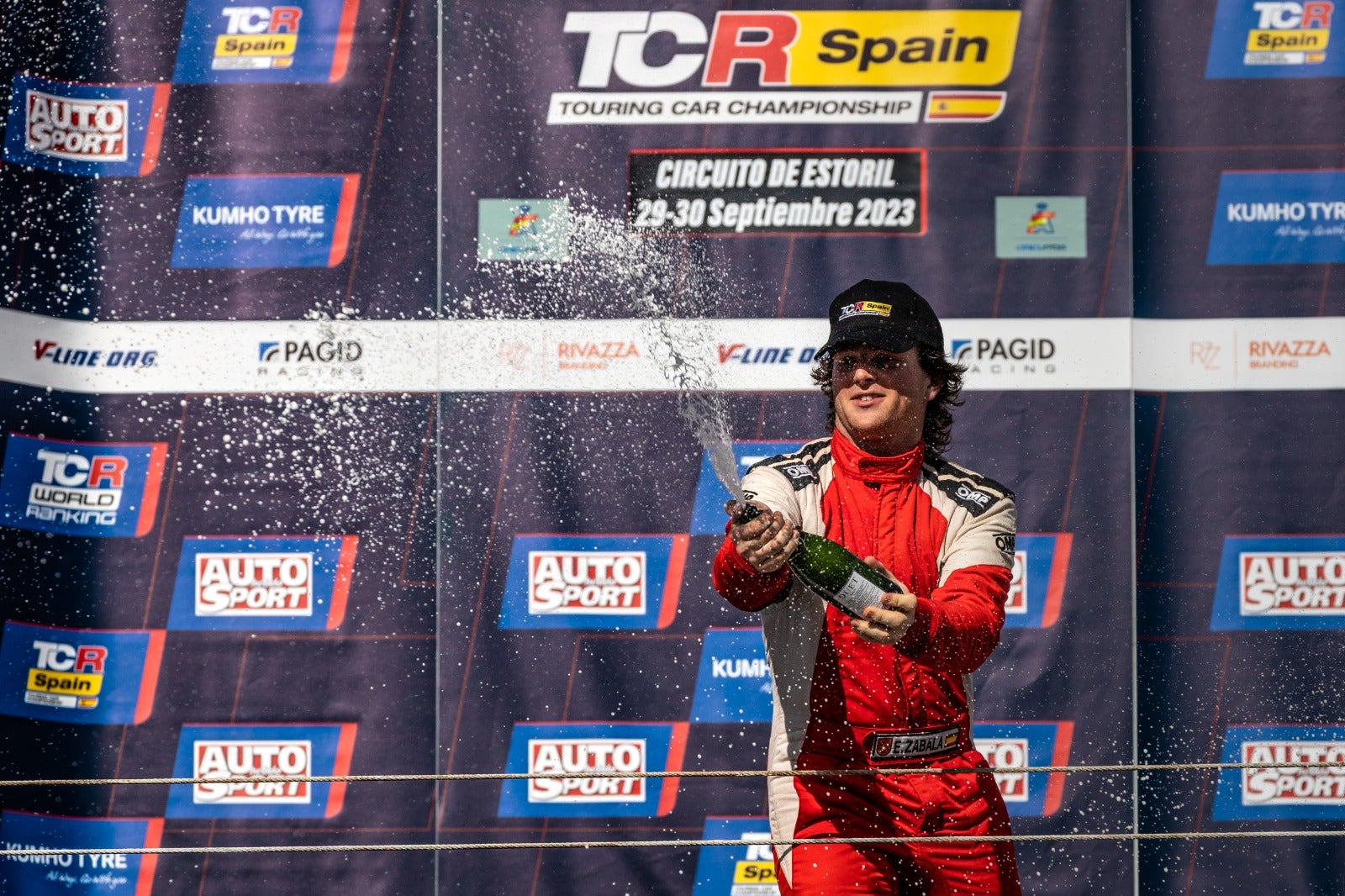 Erik Zabala, más líder de la TCR Cup Erik Zabala, más líder de la TCR Cup