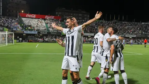 De Miguel celebra un tanto con el CD Castellón De Miguel celebra un tanto con el CD Castellón