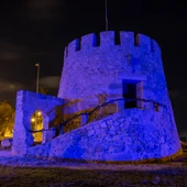 Torrevieja ilumina la Torre del Moro para conmemorar el día internacional de la dislexia Torrevieja ilumina la Torre del Moro para conmemorar el día internacional de la dislexia