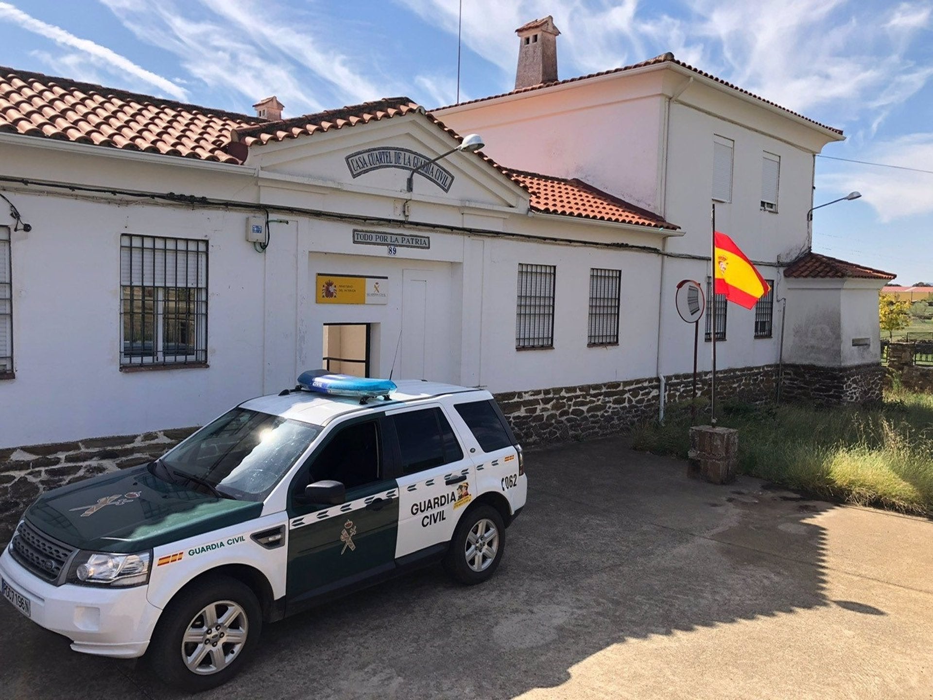 La Guardia Civil detiene a cuatro personas como presuntos autores de un robo con fuerza en una vivienda desocupada de Serradilla La Guardia Civil detiene a cuatro personas como presuntos autores de un robo con fuerza en una vivienda desocupada de Serradilla
