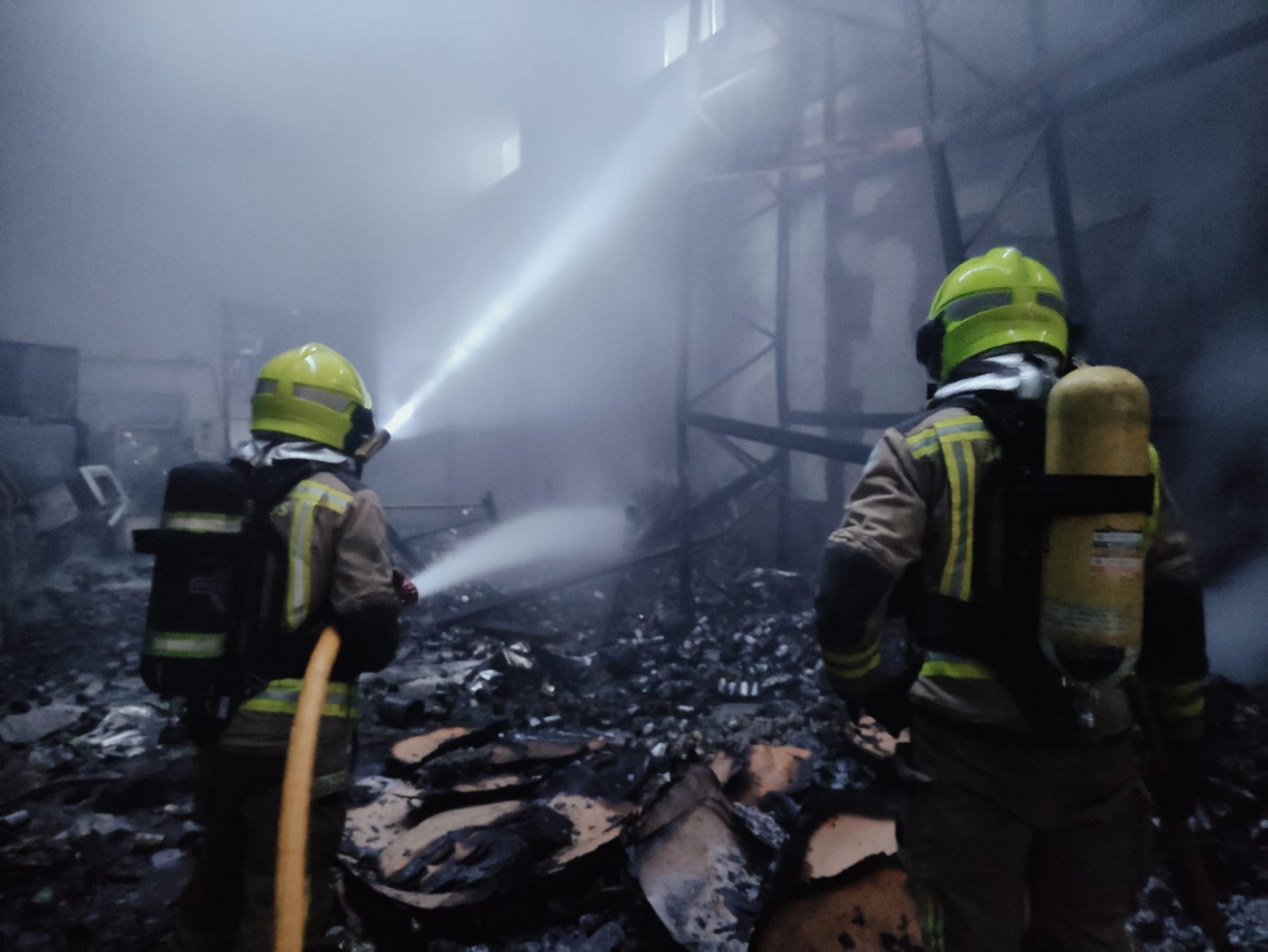 Acenorca continúa con la recogida de aceituna gracias a que la zona de recepción y los almacenes están intactos tras el incendio Acenorca continúa con la recogida de aceituna gracias a que la zona de recepción y los almacenes están intactos tras el incendio