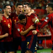 Álvaro Morata celebra un gol con España