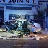 Estado en el que ha quedado el coche donde viajaba el fallecido y los dos heridos Estado en el que ha quedado el coche donde viajaba el fallecido y los dos heridos
