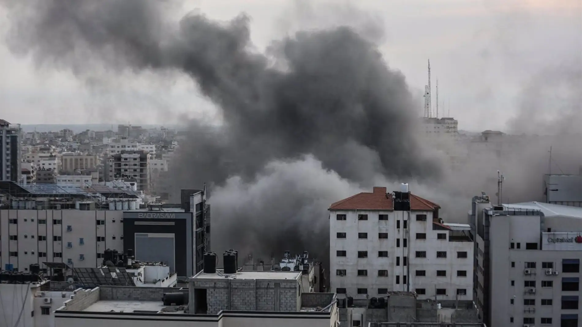 Imagen de un bombardeo de Israel contra instalaciones de Hamás en la Franja de Gaza. 