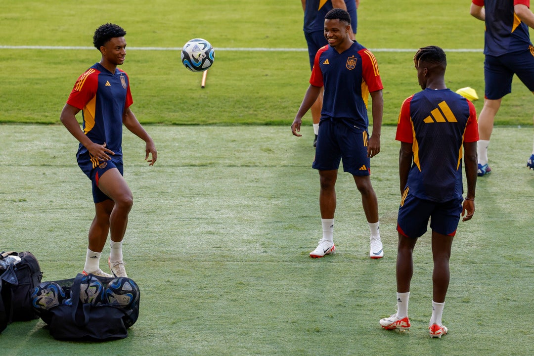 Nico Williams y Balde no viajan a Noruega por molestias y Pedraza se une a la expedición Nico Williams y Balde no viajan a Noruega por molestias y Pedraza se une a la expedición