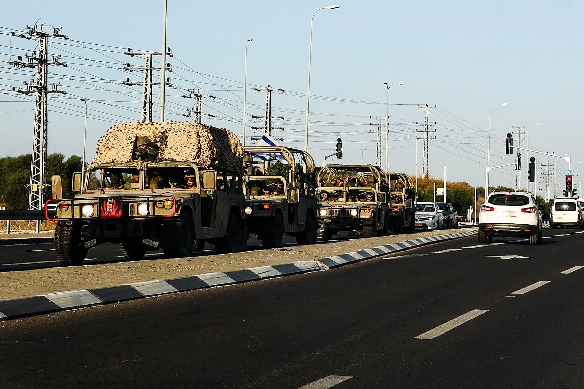 Israel cerca Gaza y se prepara para una incursión terrestre a gran escala Israel cerca Gaza y se prepara para una incursión terrestre a gran escala