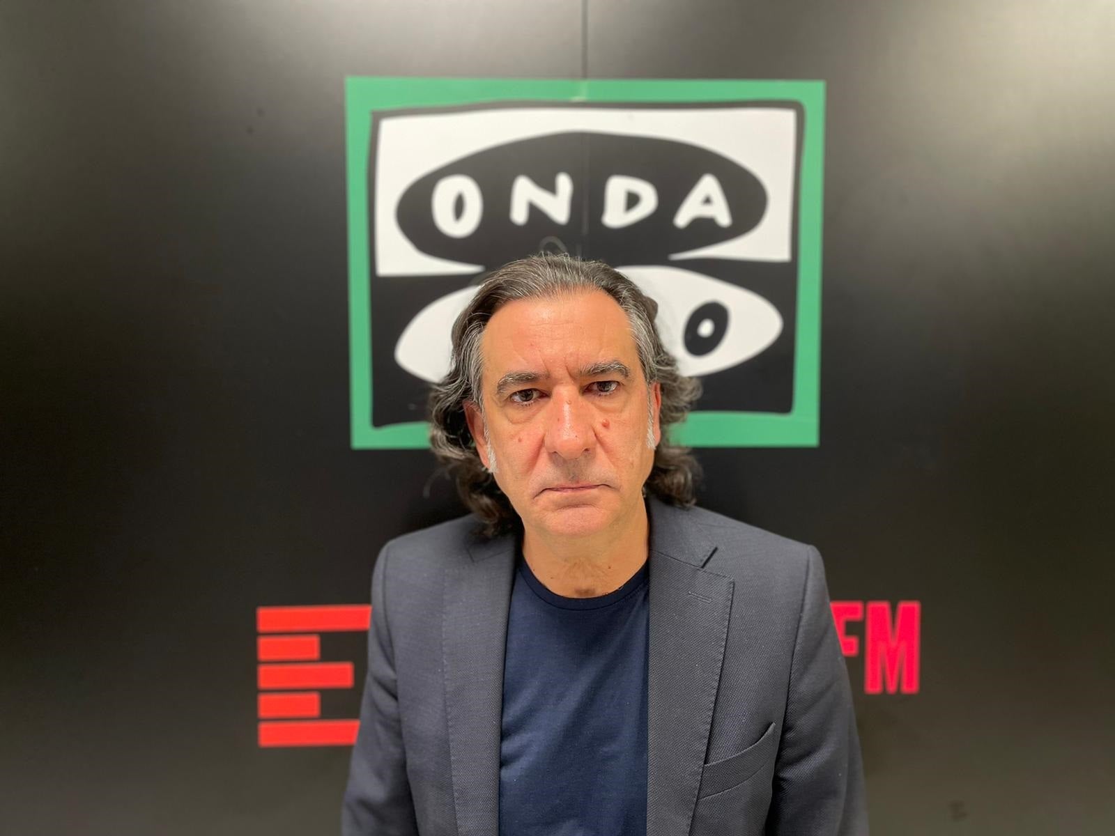 Ángel Antonio Herrera, autor de `Los espejos nocturnos´: "El libro es una biografía en verso" Ángel Antonio Herrera, autor de `Los espejos nocturnos´: "El libro es una biografía en verso"