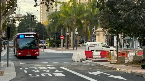 Una imagen de este lunes con la reapertura del carrilbus Una imagen de este lunes con la reapertura del carrilbus